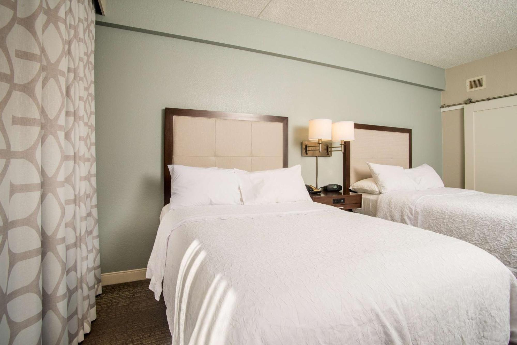 Hampton Inn Джоплин Экстерьер фото