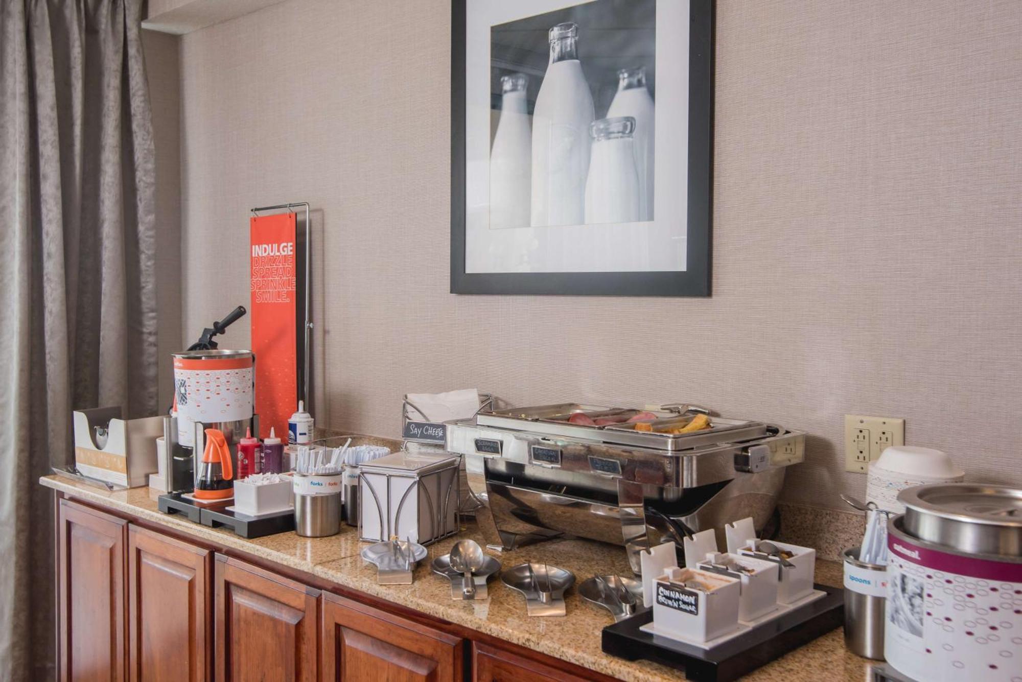Hampton Inn Джоплин Экстерьер фото